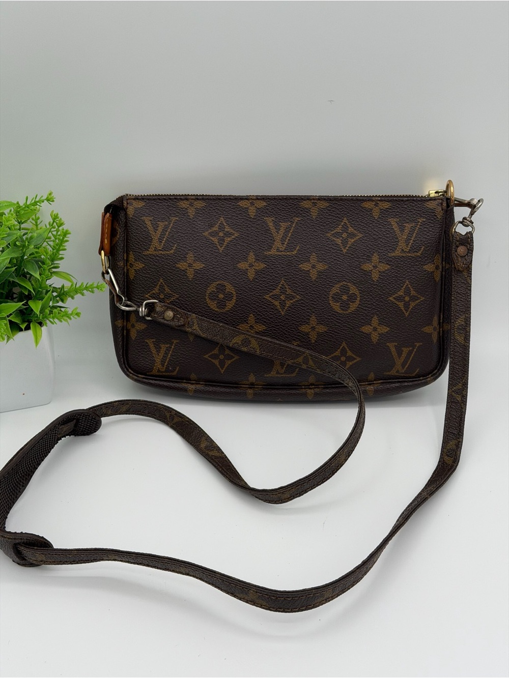 Louis Vuitton pochette GM with monogram strap😍
